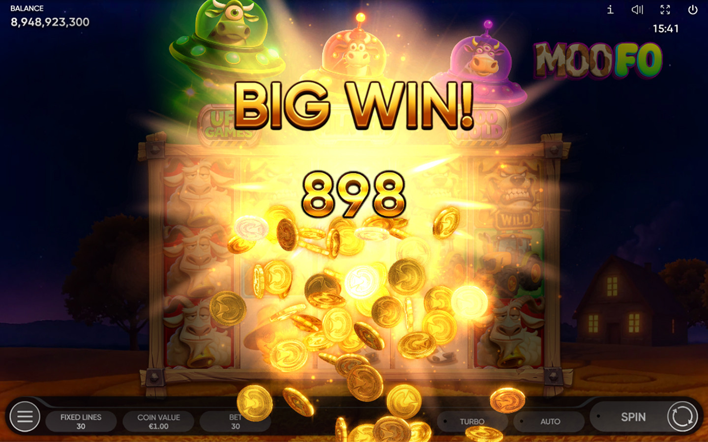 MooFo Big Win screen showing an 898-credit payout with animated gold coins over the farm-themed slot reels.